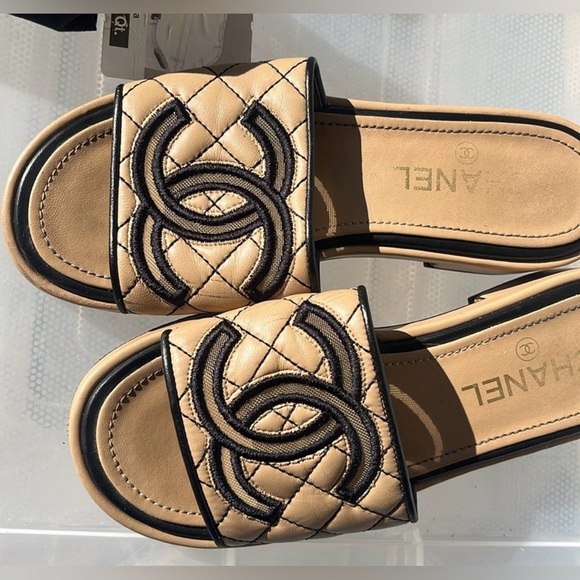 SOLD Chanel Leather Sandals Beige Black - Picture 2 of 8